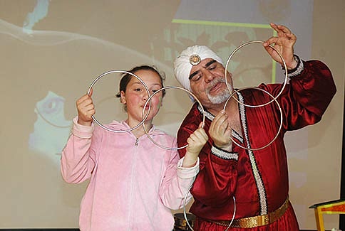ilizyonist kiralama sihirbaz gösterisi temini 23 nisan okul gösterisi
