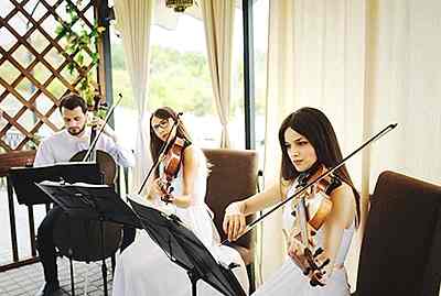 Bayi Toplantısı trio karşılama müziği