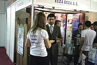 Fuar Organizasyonu broşür dağıtım ekibi patenli ekip