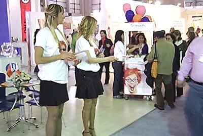 Fuar Organizasyonu karşılama hostesi stand hostesi