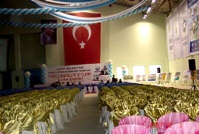 Bayi Toplantıları Masa Sandalye Dekorasyonu Masa Sandalye Süsleme